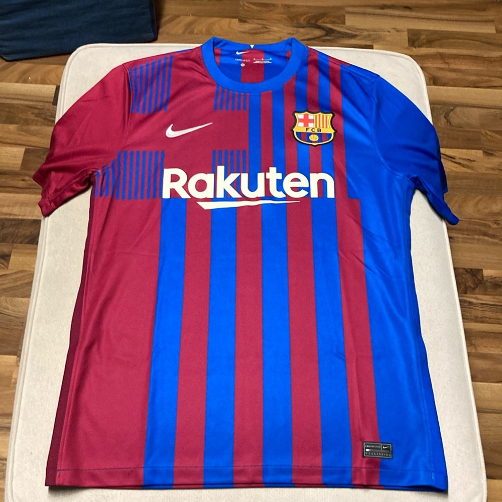 Nike Barcelona soccer jersey 2021-2022 men’s size medium